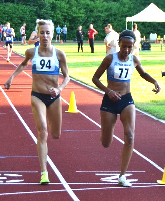 30067357 Ziel 3000m Frauen 30067357 Ziel 3000m Frauen