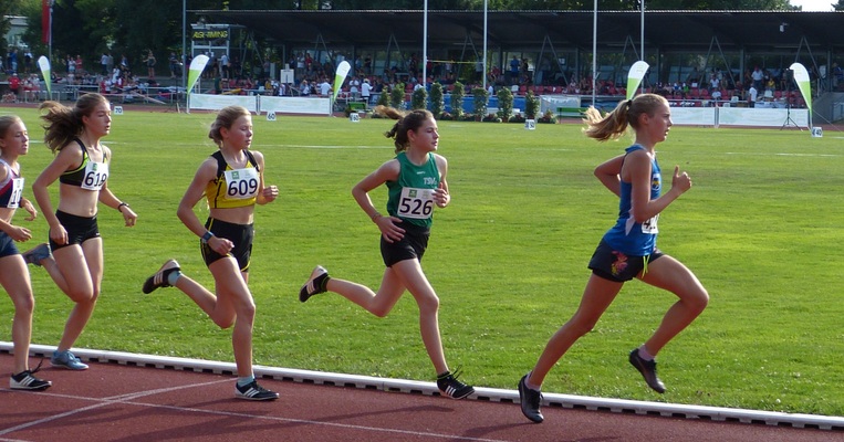Rebecca Karl 200 m in 33 sec Rebecca Karl 200 m in 33 sec